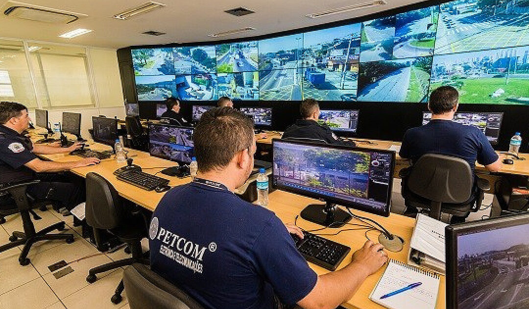 Solidariedade e União Comunitária Pela Segurança Através da Tecnologia